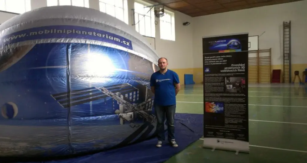 Mobilní planetárium v Integrálu 3